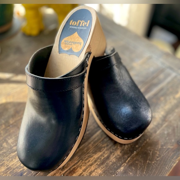 Swedish Hasbeens Shoes - Swedish Hasbeens Black Leather Clogs with Natural Wood Sole